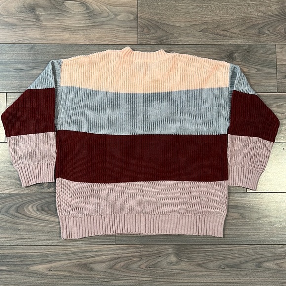 Women’s Striped Sweater - Size: Medium - Picture 5 of 8